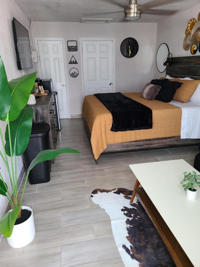 Modern Studio Retreat With King Bed - Cozy Comfort Pahokee Exterior photo